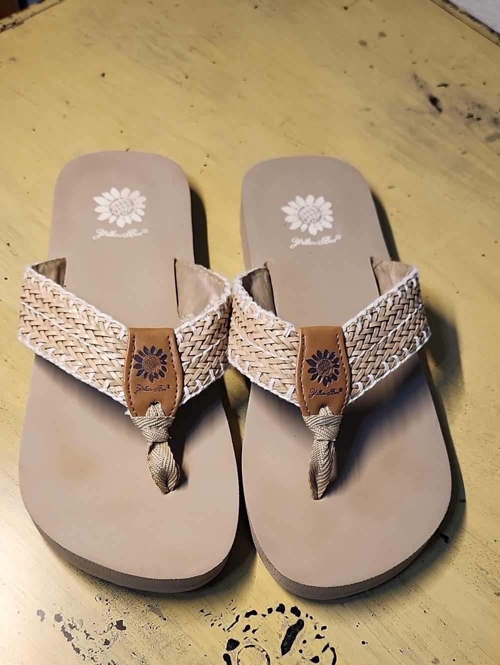 Yellow Box Women's Fida Woven Straw Chevron Flip-Flops Size 8.5